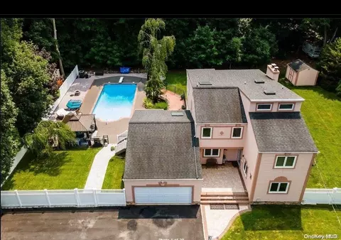 20 Oak St, Saint James, NY 11780