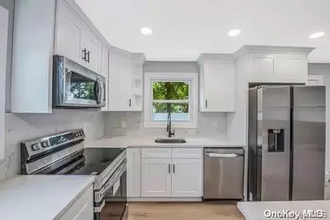 4926 Express Dr, Ronkonkoma, NY 11779