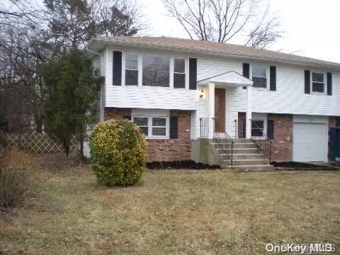 143 Maida Ave, Deer Park, NY 11729