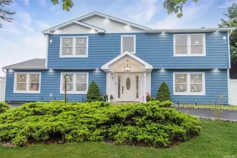 23 Patrician Ln, Medford, NY 11763