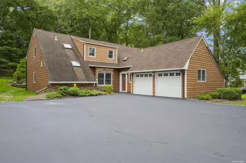 581 A Caledonia Rd #A, Dix Hills, NY 11746