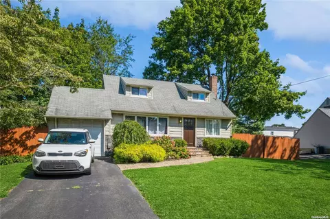 6 Elmont Ln, East Northport, NY 11731