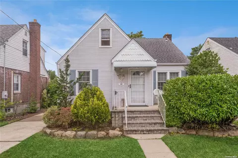 25 Hull Ave, North Hempstead, NY 11040