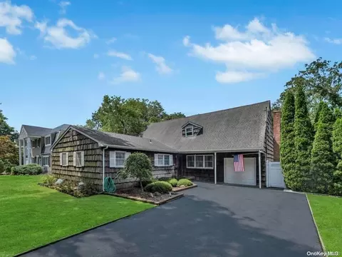 100 Fernwood Ave, Oakdale, NY 11769