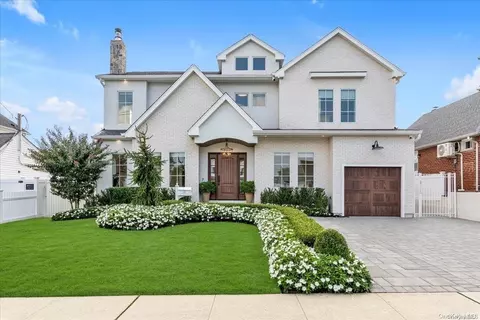 947 Mirabelle Ave, North Hempstead, NY 11590