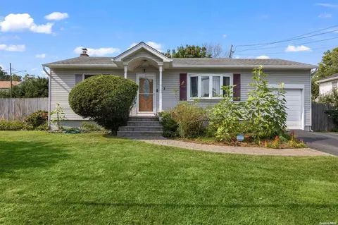 3 W 15th St, Huntington Station, NY 11746