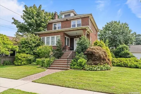 407 Rugby Rd, Cedarhurst, NY 11516