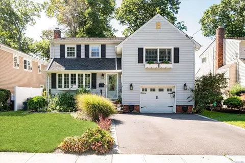 2044 Decker Ave, Merrick, NY 11566