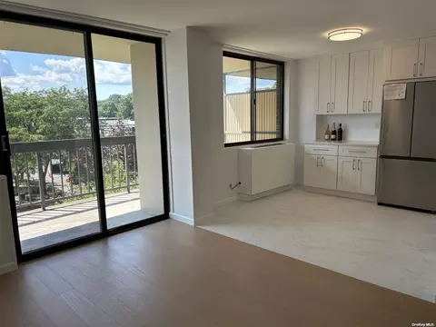 2 Bay Club Dr #4U, Bayside, NY 11360