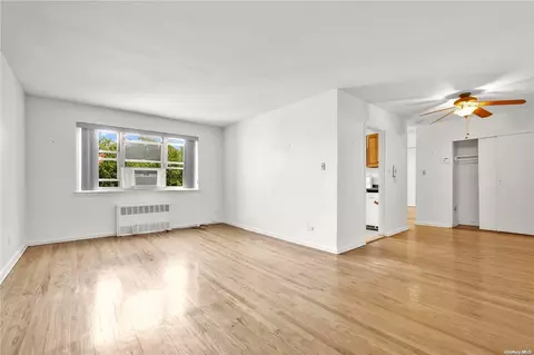 29-49 137th St #4L, New York, NY 11354