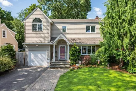 2031 Potter Ave, Merrick, NY 11566