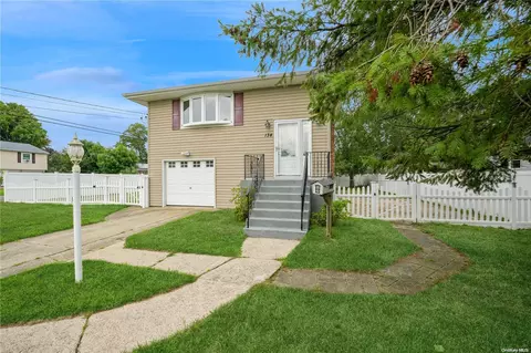134 14th Ave, West Babylon, NY 11704