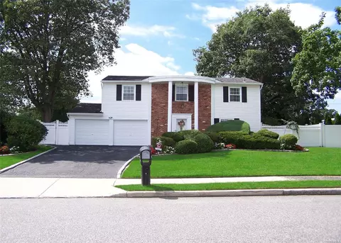 12 Corvair Ln, Selden, NY 11784
