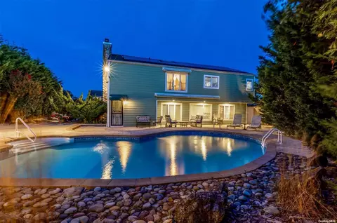 11 Donna Ln, Lido Beach, NY 11561