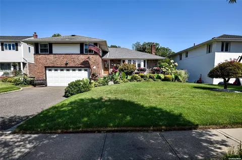 11 Southview Ct, North Hempstead, NY 11514