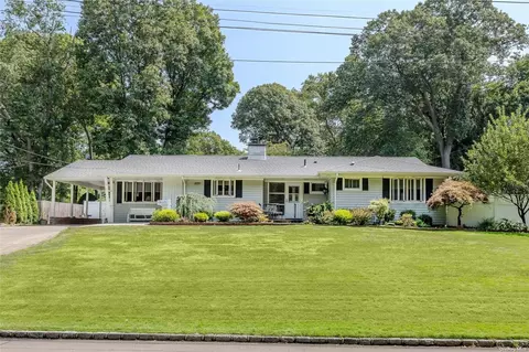 45 Wyoming Dr, Huntington Station, NY 11746