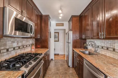 18-05 215 St #12E, New York, NY 11360