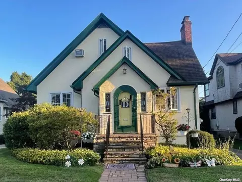 23 Buckingham Rd, Merrick, NY 11566