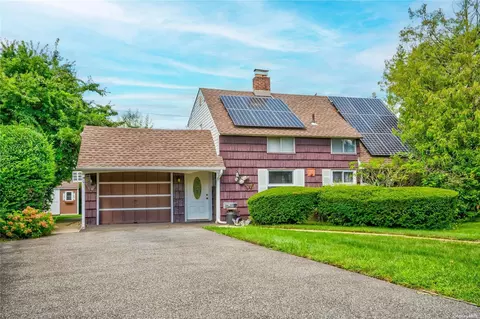 70 Ripple Ln, Levittown, NY 11756