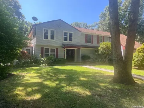10 Selden Ct, Sound Beach, NY 11789