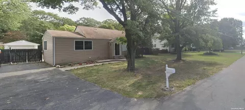 2539 Chestnut Ave, Ronkonkoma, NY 11779