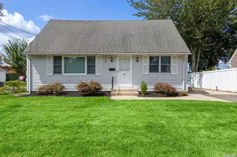 63 Twinlawns Ave, Hicksville, NY 11801