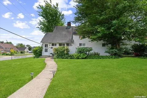 96 Polaris Dr, Levittown, NY 11756