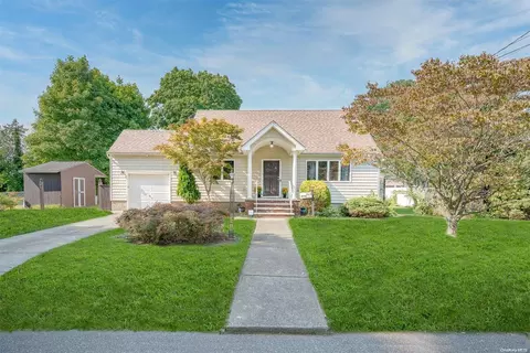 1468 13th St, West Babylon, NY 11704