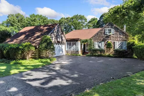 25 Oakwood Ave, Miller Place, NY 11764