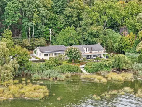 428 River Rd, Saint James, NY 11780
