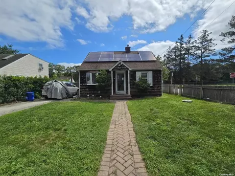 43 Chestnut St, Wyandanch, NY 11798