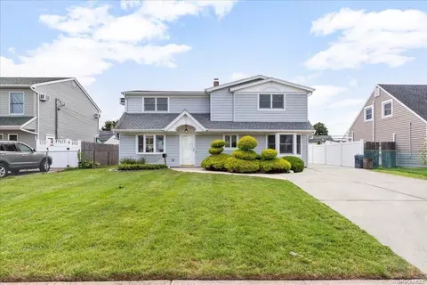 28 Harvest Ln, Levittown, NY 11756