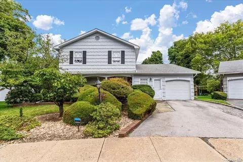 2 Sherwood Ln, Cedarhurst, NY 11516
