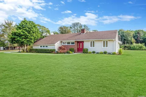 25 Watchogue Ave, East Moriches, NY 11940