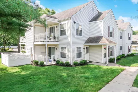 131 Fairview Cir #275L, Middle Island, NY 11953