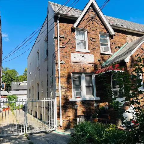 88-21 208th St, New York, NY 11427