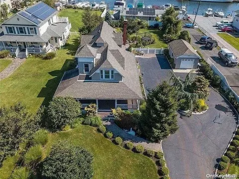 95 Ocean Ave, Bay Shore, NY 11706