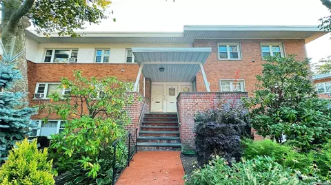 200 S Middle Neck Rd #D1, North Hempstead, NY 11021