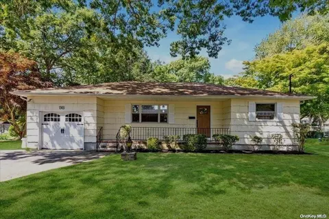 98 Whitman Ave, Islip, NY 11751
