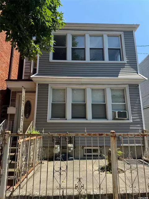 92-11 173rd St, New York, NY 11433