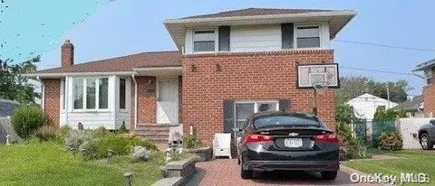 12 Avon Rd, Farmingdale, NY 11735