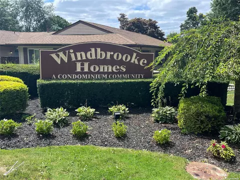 148 Feller Dr #148, Central Islip, NY 11722