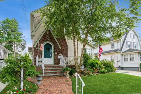 83 Calla Ave, Floral Park, NY 11001