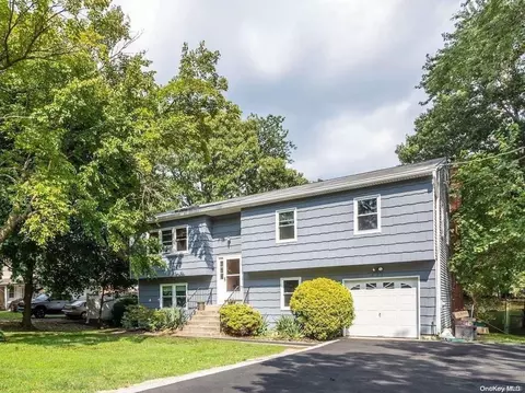 321 Magnolia Dr, Selden, NY 11784