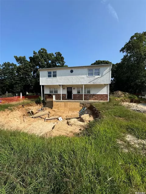 25 Grossman St, Melville, NY 11747