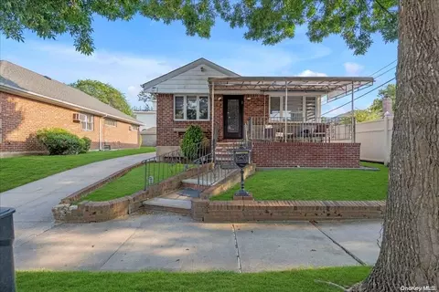 171-14 68 Ave, New York, NY 11365
