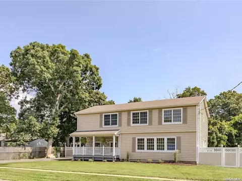 45 Orchard Neck Rd, Center Moriches, NY 11934