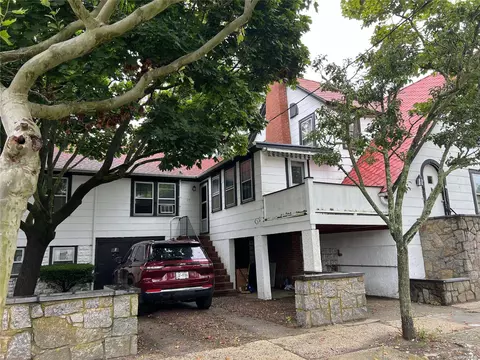 75 Garden City Ave, Point Lookout, NY 11569