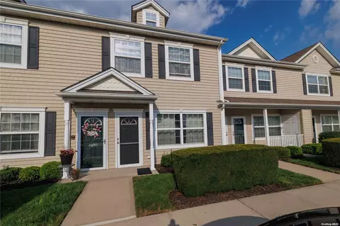 1129 Willow Ln #1129, Valley Stream, NY 11580
