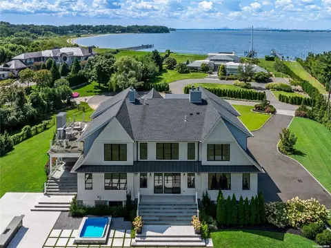 6 Half Moon Ln, North Hempstead, NY 11050